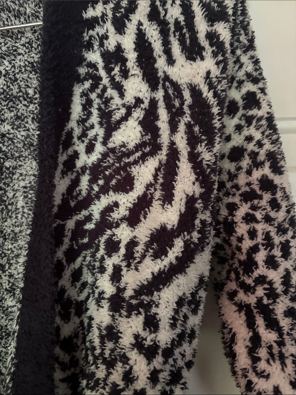 Barefoot dreams CozyChic™ Wilderness Long Robe - Picture 3 of 4